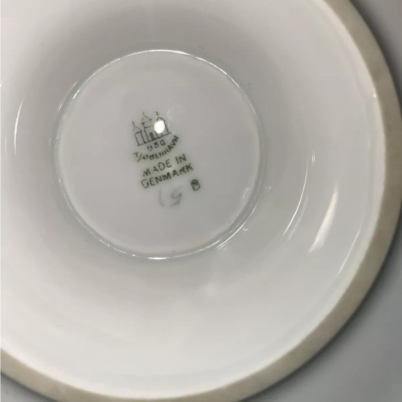 Bing & Grondahl Falling Leaves Gravy Boat with Plate - Picture 6 of 6